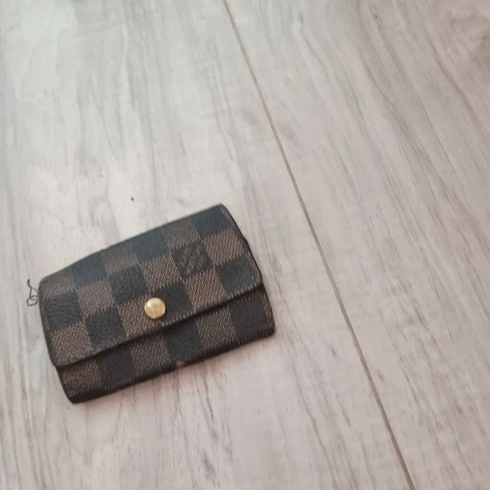 Louis vuitton 6 ring key holder damier ebene Authentic